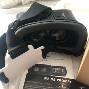 virtual reality (VR) head set